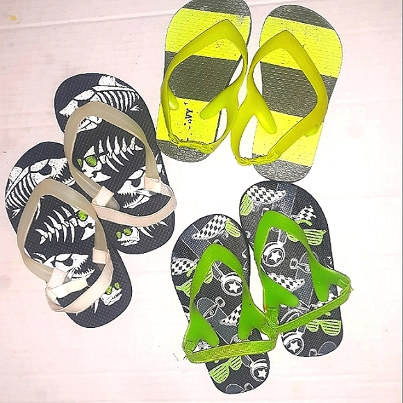 EUC Bundle Toddler Boys Flip Flop Sandals 3 Sets - Picture 1 of 14